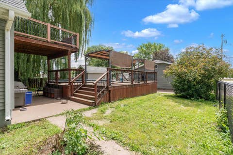 Tiny photo for 631 2nd Street, Buffalo, IA 52728 (MLS # 12674218)
