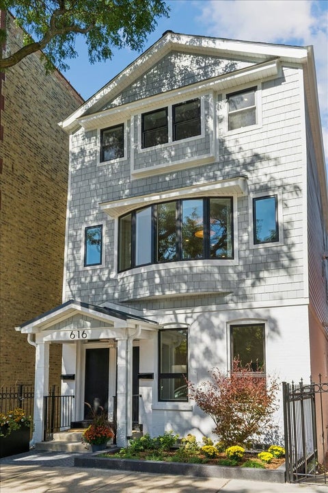 Photo of 616 W Willow Street, Chicago, IL 60614 (MLS # 12779844)