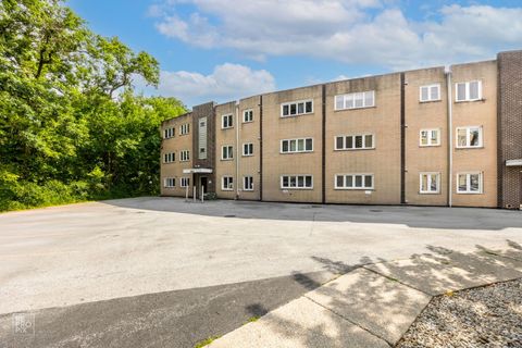 Tiny photo for 8604 W 95 Place #102, Hickory Hills, IL 60457 (MLS # 12525455)