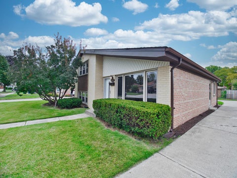 Tiny photo for 10107 Lawrence Court, Oak Lawn, IL 60453 (MLS # 12773218)