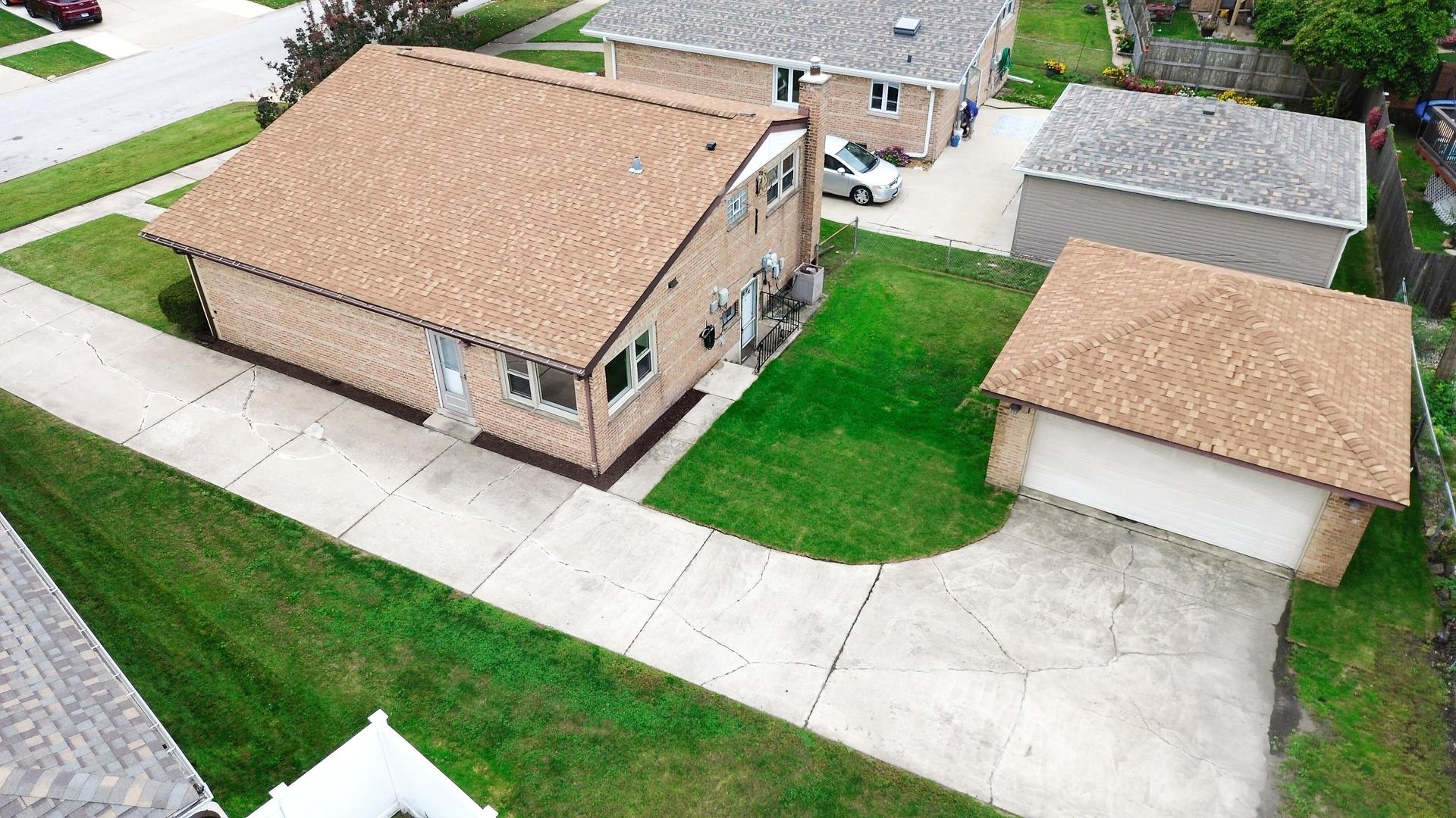 10107 Lawrence Court - Photo 2