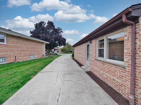 Tiny photo for 10107 Lawrence Court, Oak Lawn, IL 60453 (MLS # 12773218)
