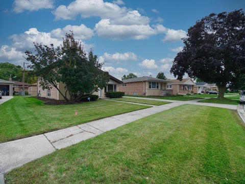 Tiny photo for 10107 Lawrence Court, Oak Lawn, IL 60453 (MLS # 12773218)