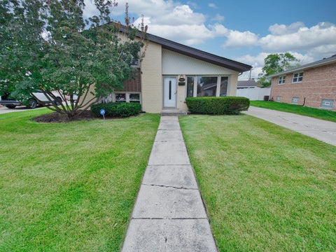 Tiny photo for 10107 Lawrence Court, Oak Lawn, IL 60453 (MLS # 12773218)