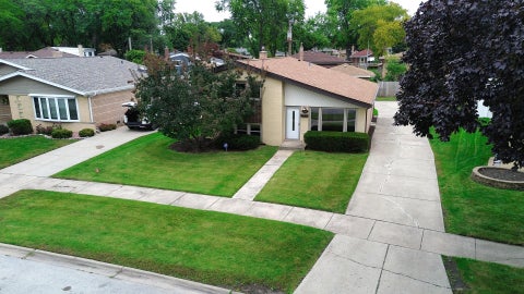 Photo of 10107 Lawrence Court, Oak Lawn, IL 60453 (MLS # 12773218)