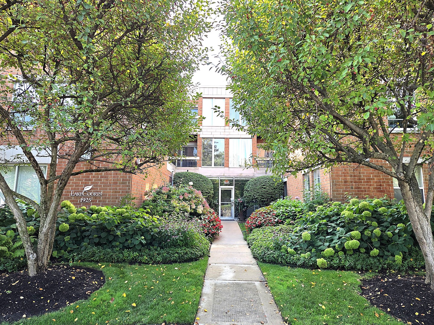 1925 Lake Avenue 318