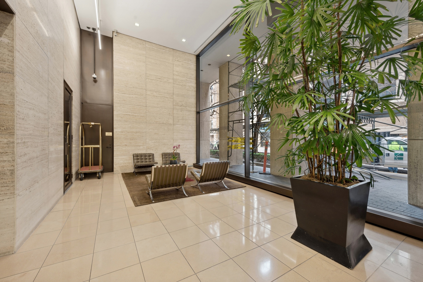 260 E Chestnut Street 4003