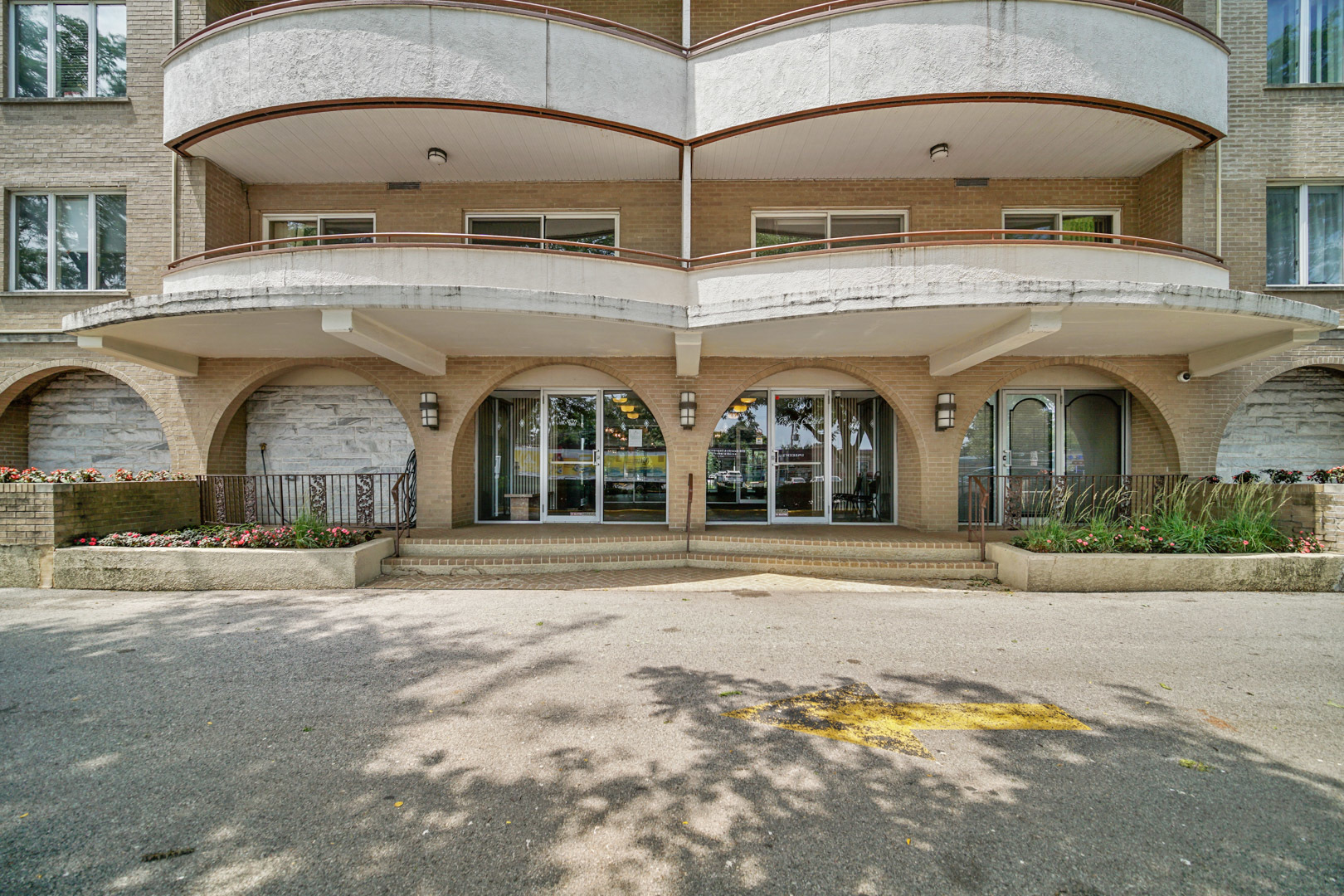 6400 N Cicero Avenue 213