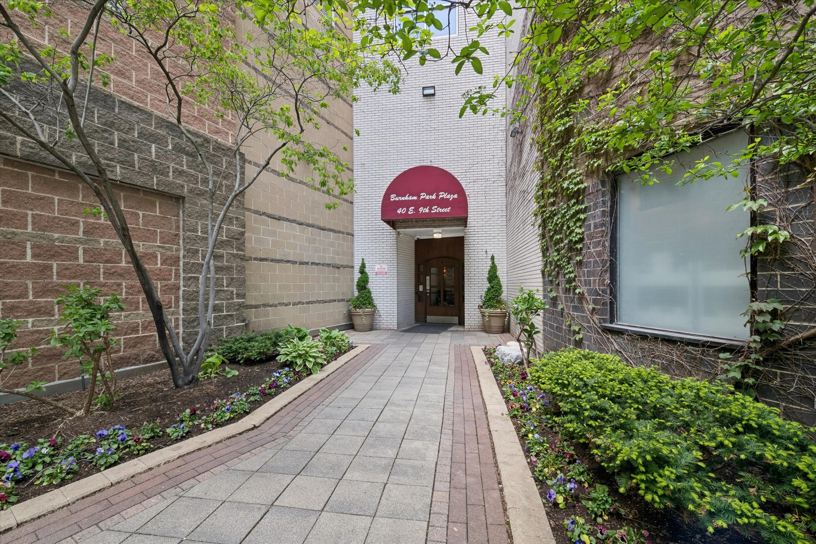 40 E 9th Street 1616