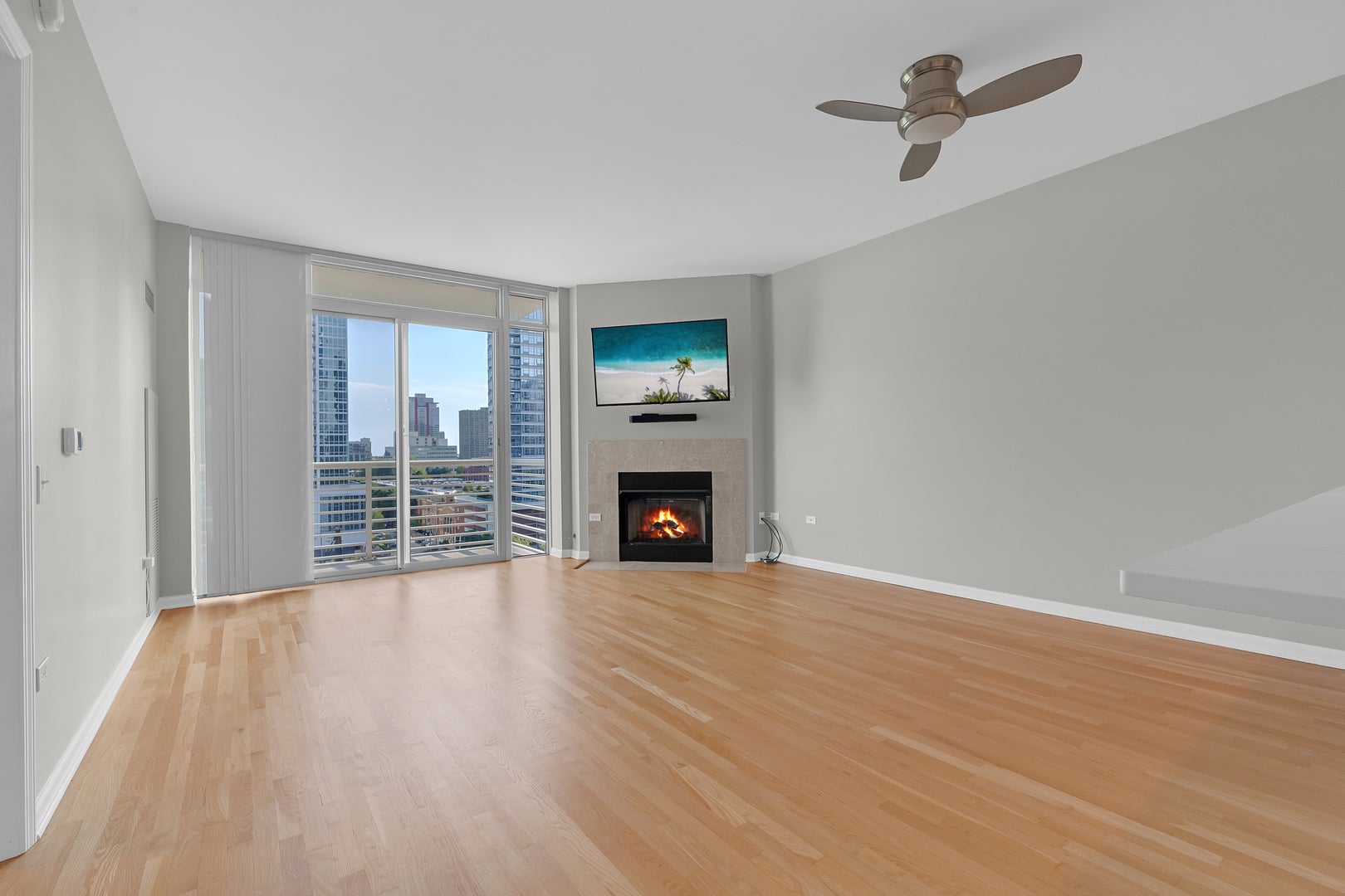 1515 S Prairie Avenue 1004