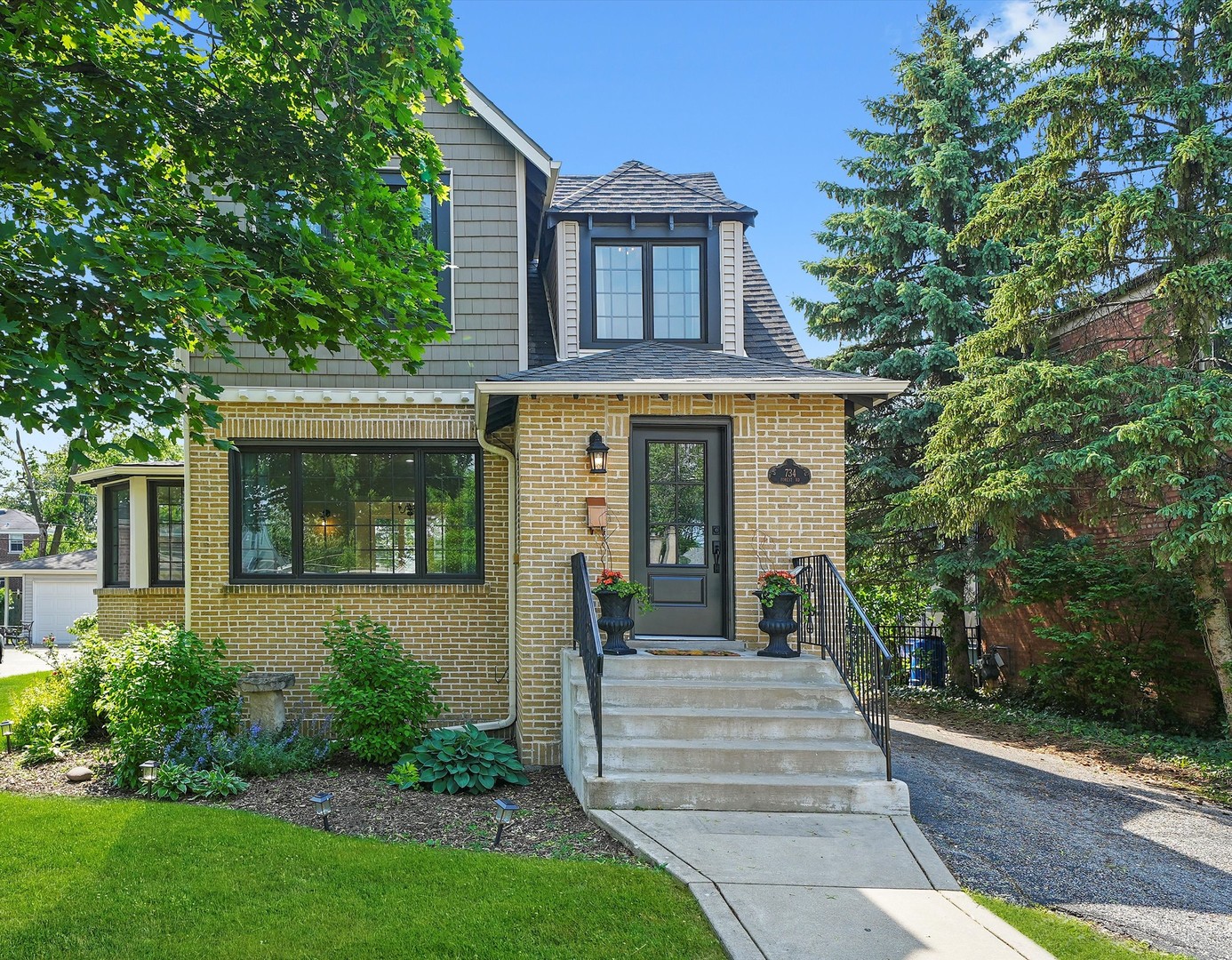 734 FOREST Road