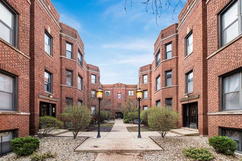 901 W Cornelia Avenue 1N Chicago IL 60657