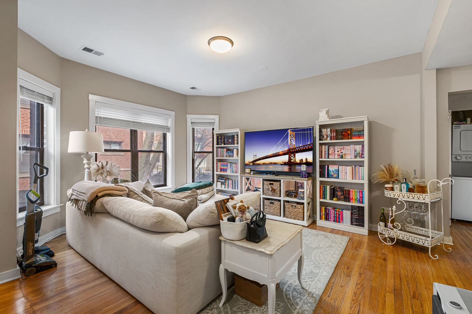 901 W Cornelia Avenue 1N