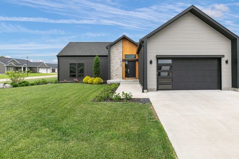 Photo of 6139 Thor Avenue, Davenport, IA 52807 (MLS # 12656440)