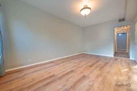 Tiny photo for 4240 N Clarendon Avenue #200S, Chicago, IL 60613 (MLS # 12487275)
