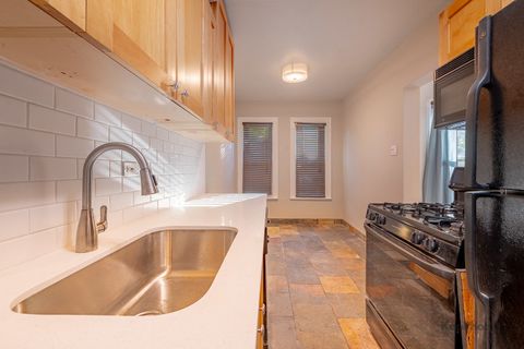 Tiny photo for 4240 N Clarendon Avenue #200S, Chicago, IL 60613 (MLS # 12487275)