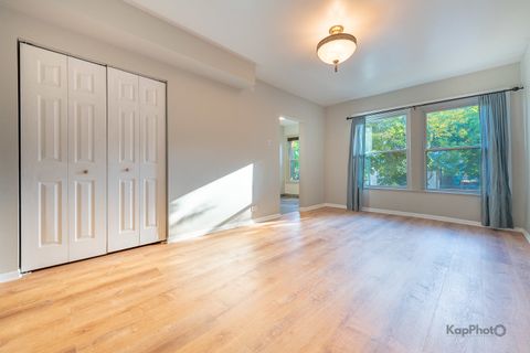 Tiny photo for 4240 N Clarendon Avenue #200S, Chicago, IL 60613 (MLS # 12487275)