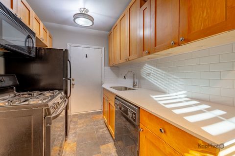 Tiny photo for 4240 N Clarendon Avenue #200S, Chicago, IL 60613 (MLS # 12487275)