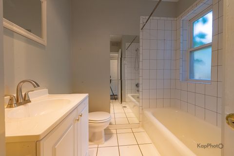 Tiny photo for 4240 N Clarendon Avenue #200S, Chicago, IL 60613 (MLS # 12487275)