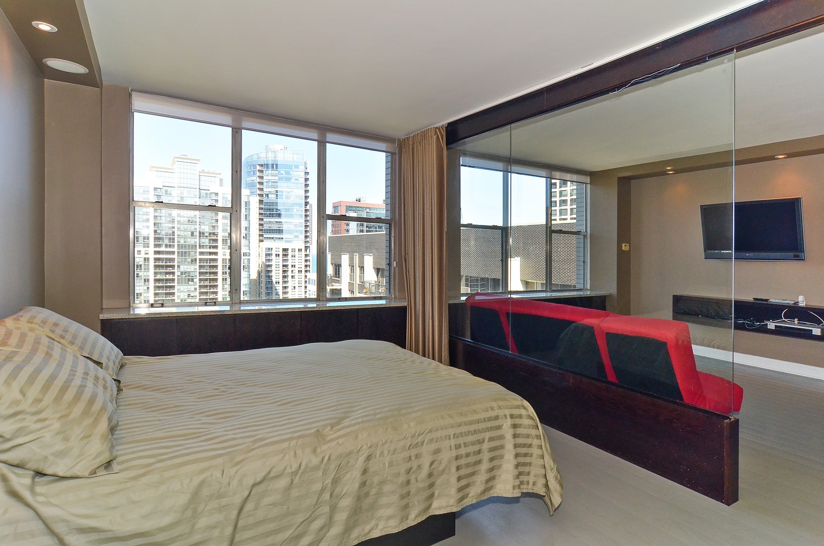 400 E Randolph Street 3816