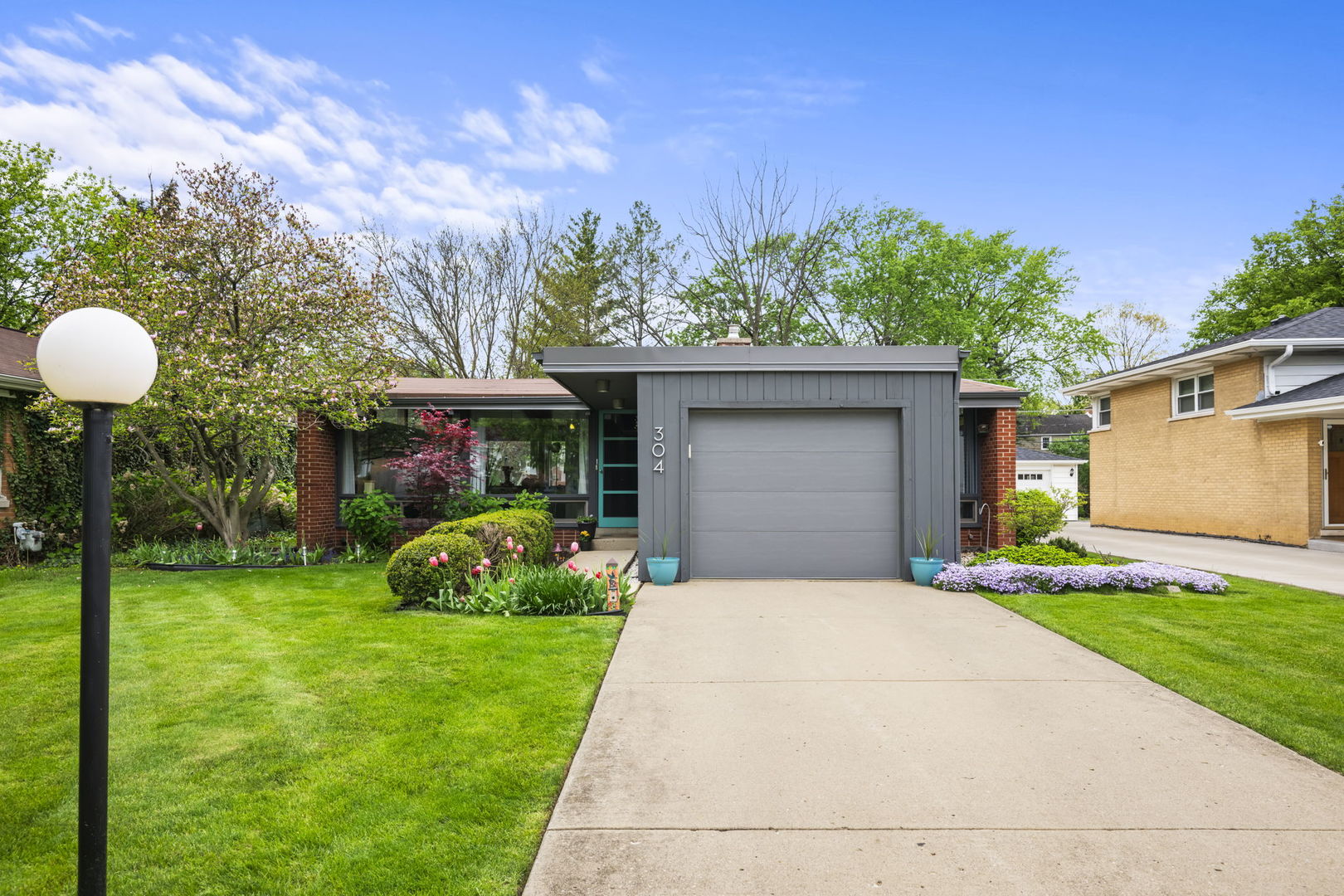 304 S Mount Prospect Road