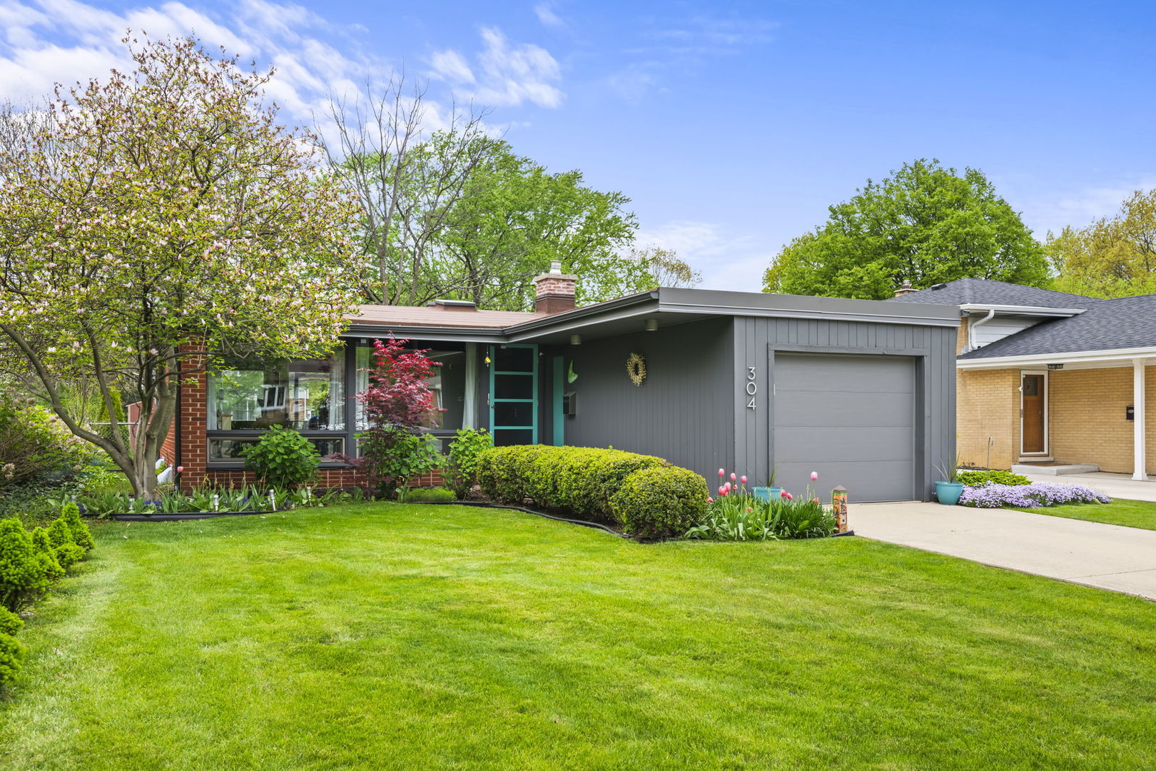 304 S Mount Prospect Road