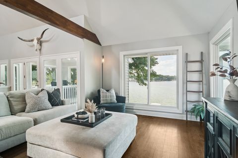 Tiny photo for 19330 W Lake View Avenue, Mundelein, IL 60060 (MLS # 12484586)