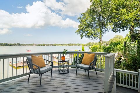 Tiny photo for 19330 W Lake View Avenue, Mundelein, IL 60060 (MLS # 12484586)