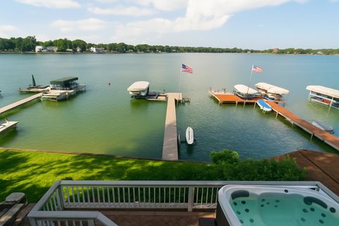 Tiny photo for 19330 W Lake View Avenue, Mundelein, IL 60060 (MLS # 12484586)