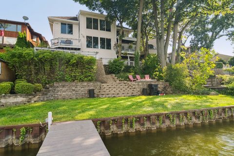 Photo of 19330 W Lake View Avenue, Mundelein, IL 60060 (MLS # 12484586)