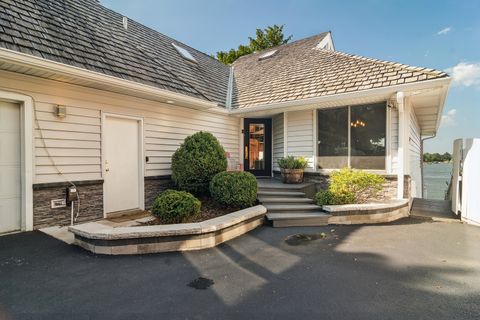 Tiny photo for 19330 W Lake View Avenue, Mundelein, IL 60060 (MLS # 12484586)