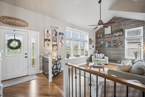 Tiny photo for 223 Shawnee Circle, Bartlett, IL 60103 (MLS # 12628394)
