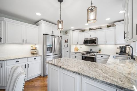 Tiny photo for 223 Shawnee Circle, Bartlett, IL 60103 (MLS # 12628394)