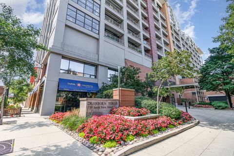 Photo of 1530 S State Street #614, Chicago, IL 60605 (MLS # 12474958)