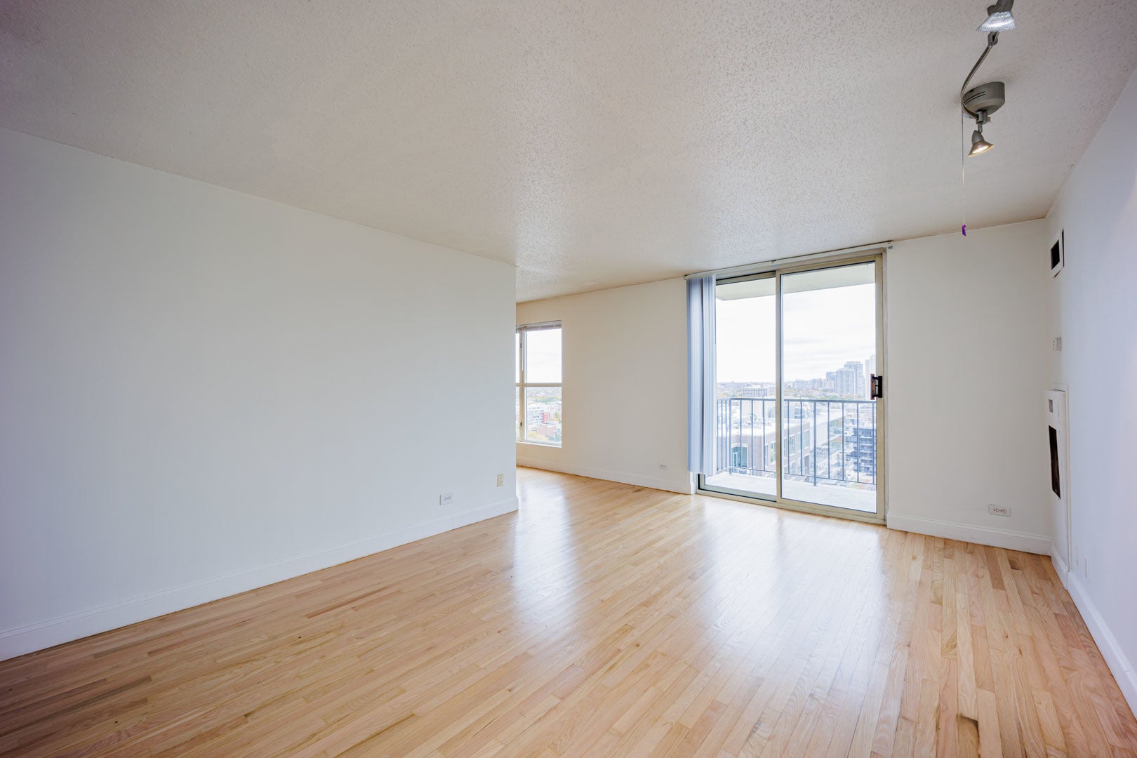 1212 N LASALLE Street 2104 - Photo 3
