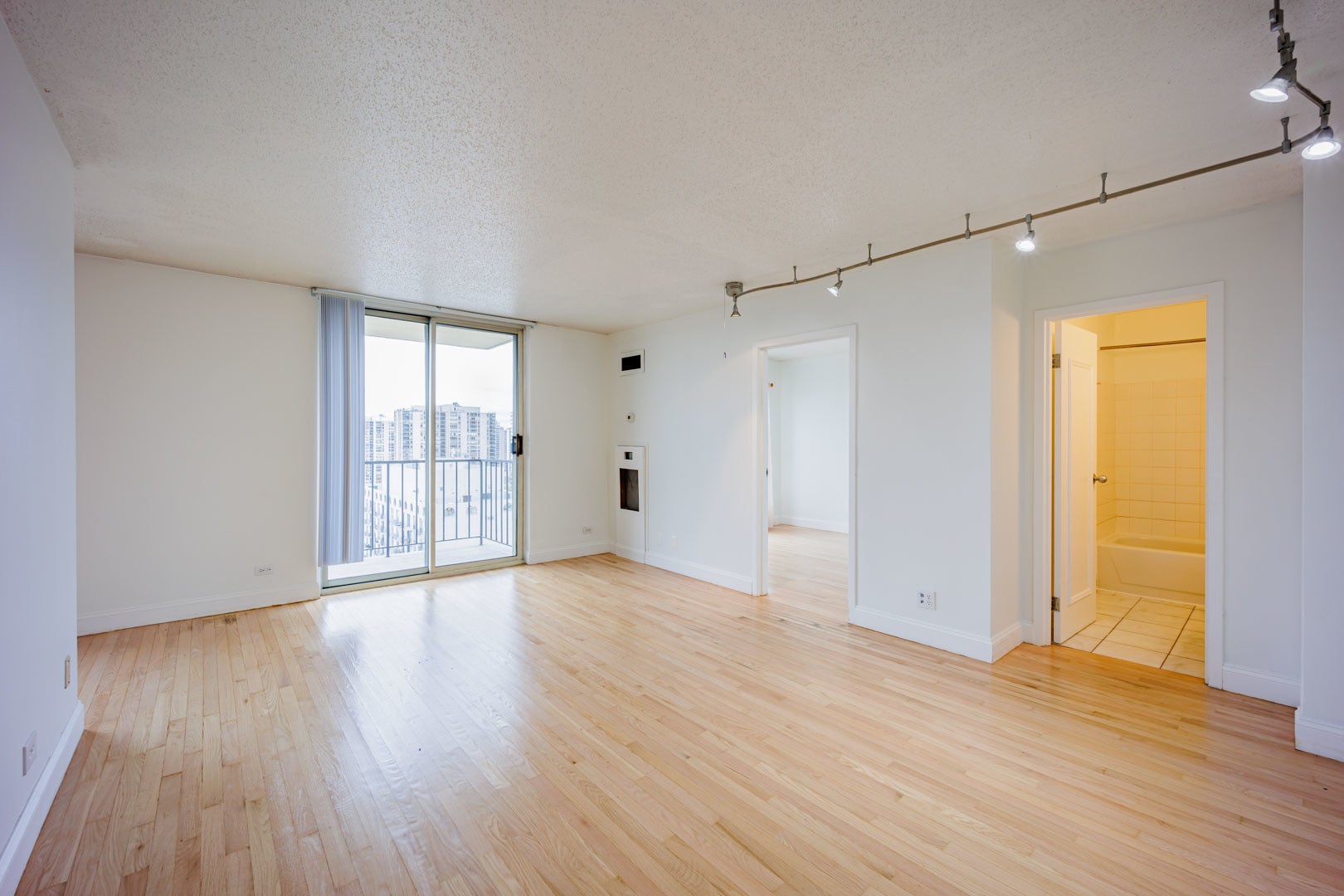 1212 N LASALLE Street 2104 - Photo 2