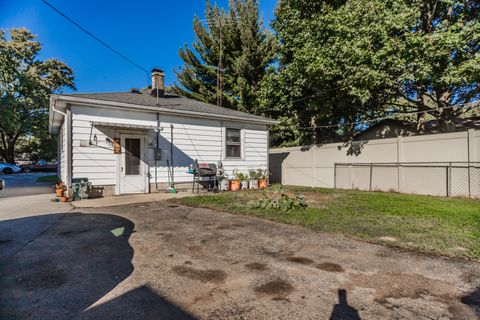 Tiny photo for 2202 E Washington Street, Joliet, IL 60433 (MLS # 12583447)