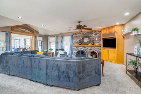 Tiny photo for 22 Wildwood Trail, Bettendorf, IA 52722 (MLS # 12601979)