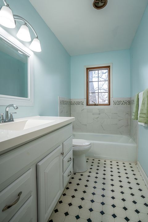 Tiny photo for 22 Wildwood Trail, Bettendorf, IA 52722 (MLS # 12601979)