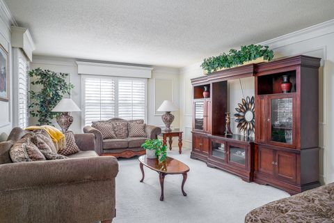 Tiny photo for 22 Wildwood Trail, Bettendorf, IA 52722 (MLS # 12601979)