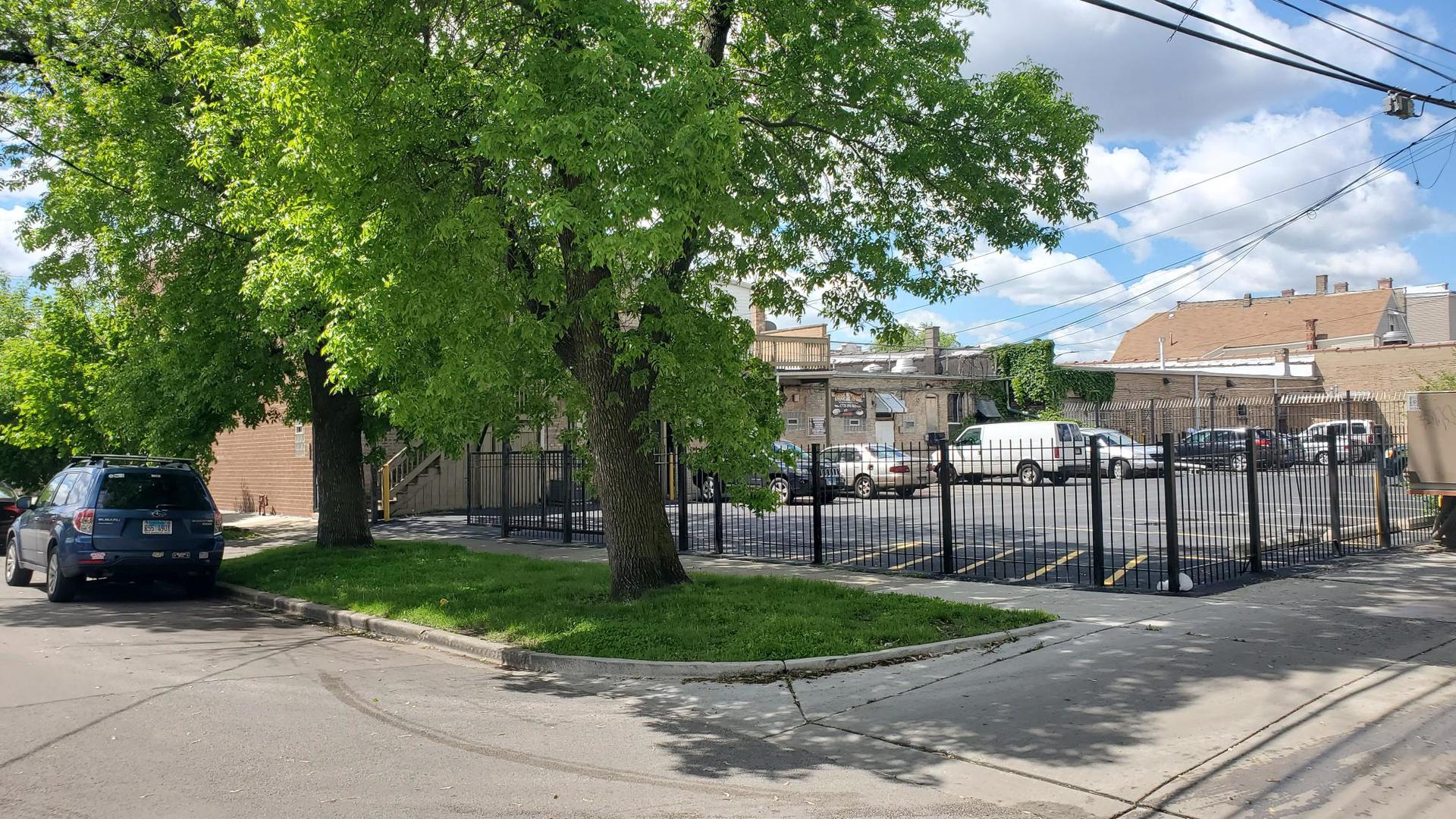 3034-3042 W Montrose Avenue