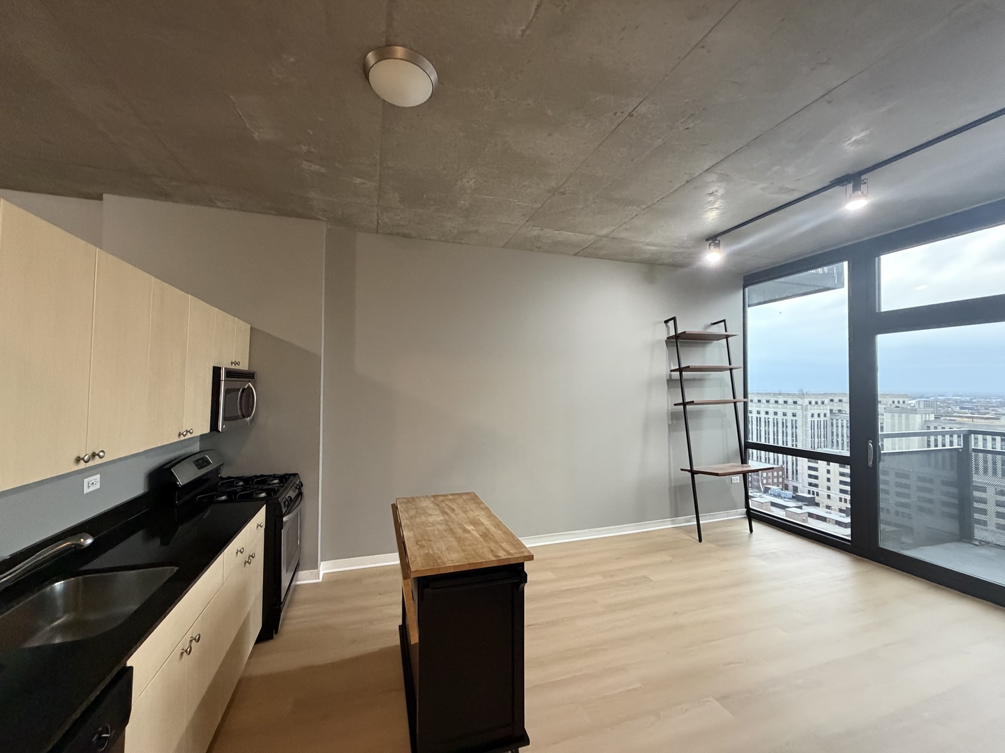 235 W Van Buren Street 2613
