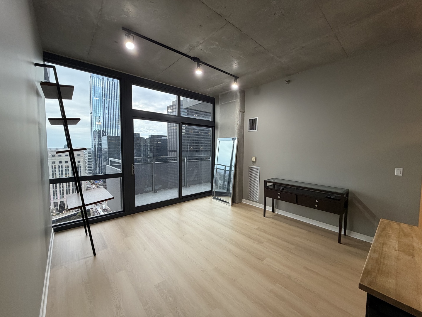 235 W Van Buren Street 2613