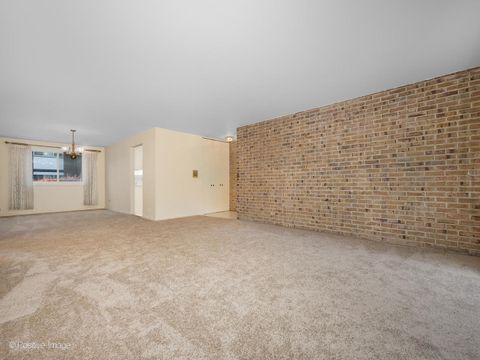 Tiny photo for 4710 Russett Lane #R1, Skokie, IL 60076 (MLS # 12462302)