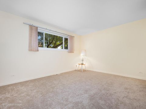 Tiny photo for 4710 Russett Lane #R1, Skokie, IL 60076 (MLS # 12462302)
