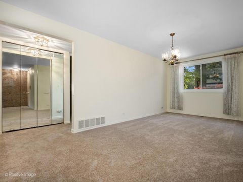 Tiny photo for 4710 Russett Lane #R1, Skokie, IL 60076 (MLS # 12462302)