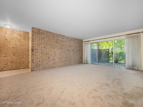 Tiny photo for 4710 Russett Lane #R1, Skokie, IL 60076 (MLS # 12462302)