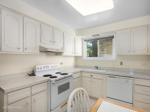 Tiny photo for 4710 Russett Lane #R1, Skokie, IL 60076 (MLS # 12462302)