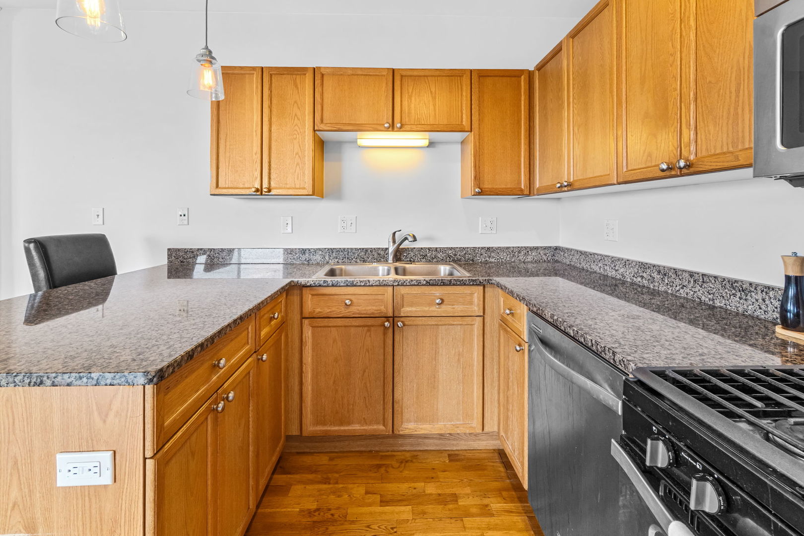 4537 S Drexel Boulevard 504