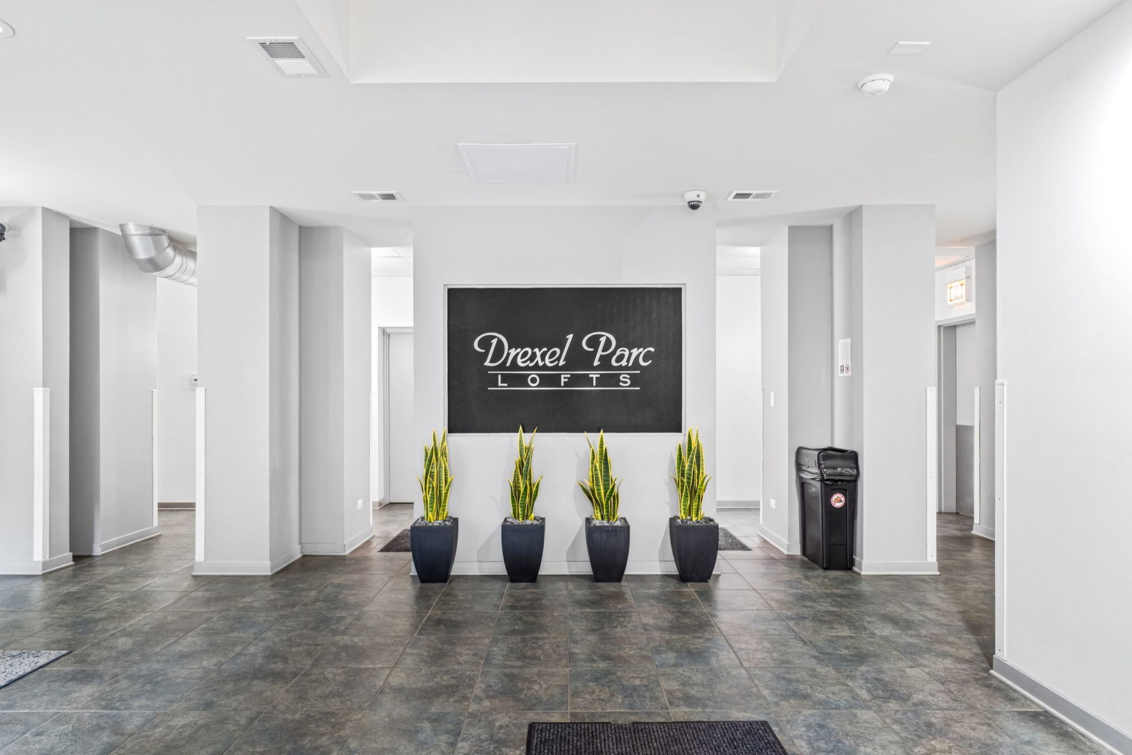 4537 S Drexel Boulevard 504